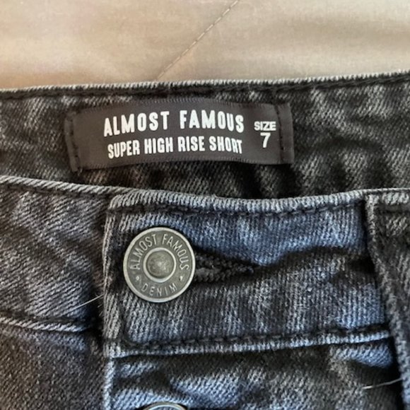 Almost Famous black jean short, size 7 - Picture 3 of 3